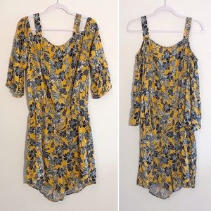 💫3/$12 Apt 9 | Yellow peasant romper XL